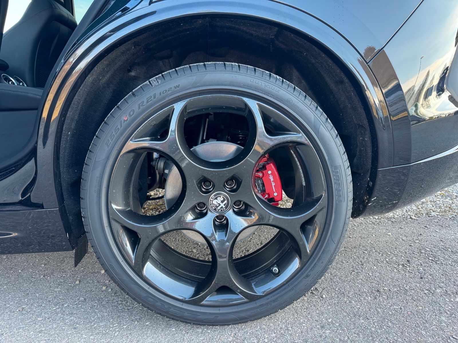 Fahrzeugabbildung Alfa Romeo Stelvio VELOCE 280 PS Glasdach Memory AHK elektr