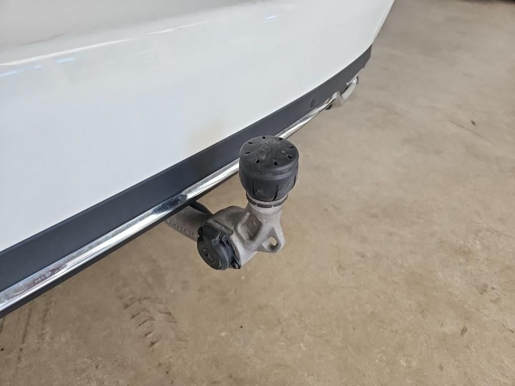 Fahrzeugabbildung Mercedes-Benz C 180 T Avantg. AHK Pano Totwi, SHZ Ambie. LED