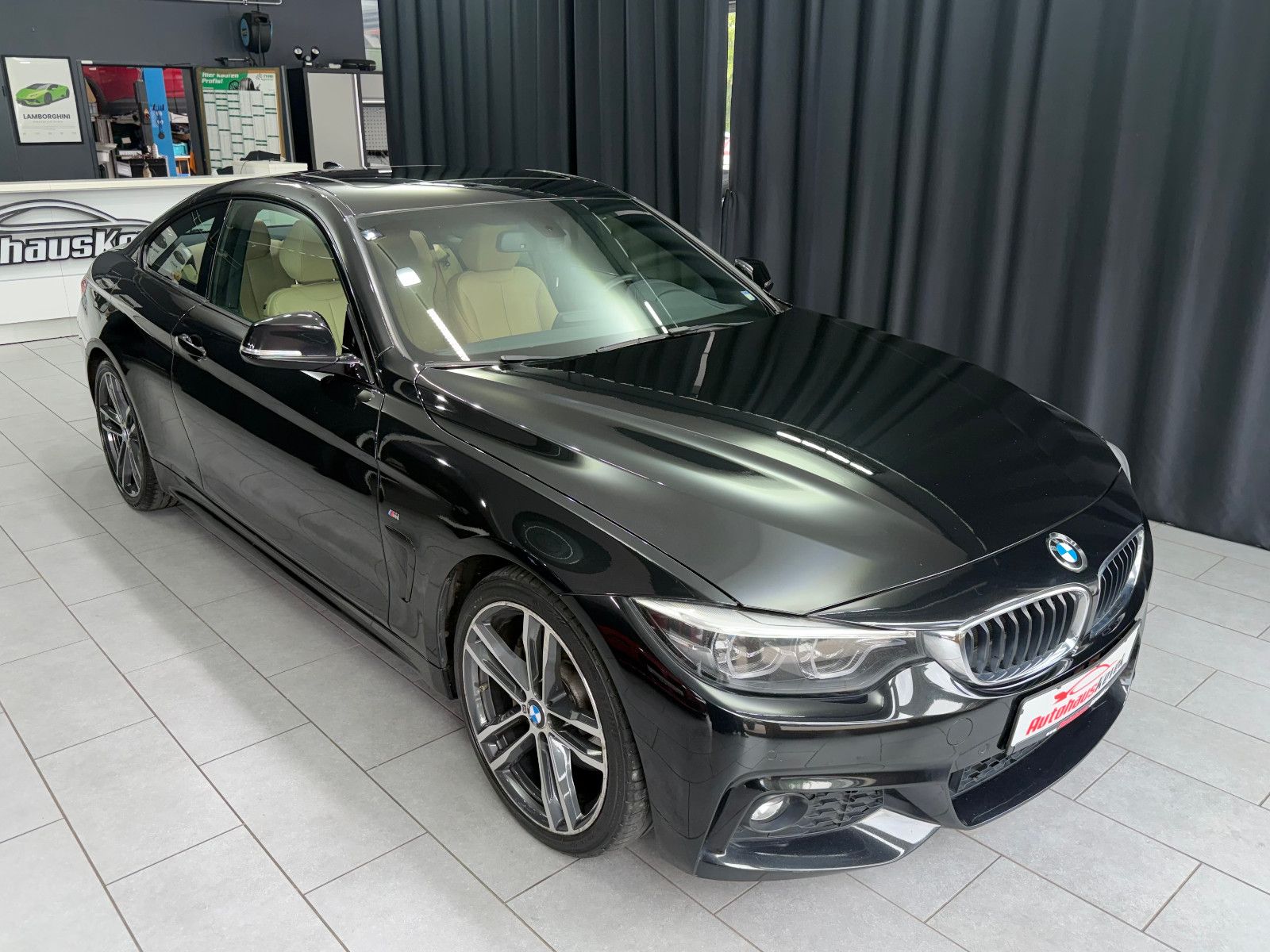 Fahrzeugabbildung BMW 440i Coupe M Sport|LCI|GLASDACH|SHADOWLINE