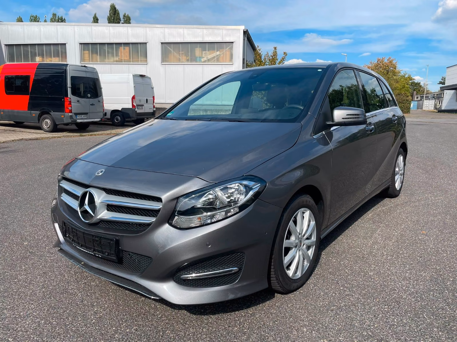 Mercedes-Benz B 180