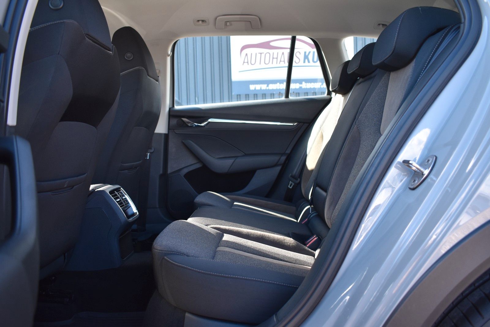 Fahrzeugabbildung SKODA Octavia Combi Scout 4x4/KEYLESS/HUD/AHK/LED