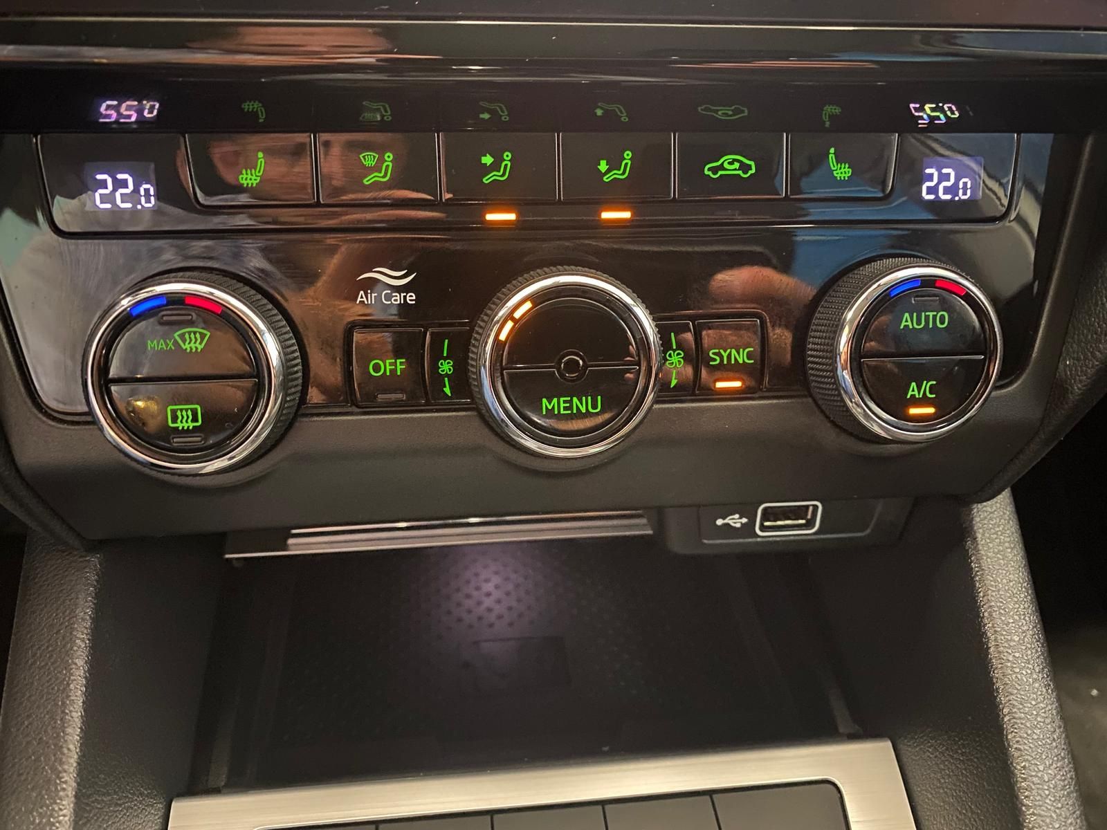 Fahrzeugabbildung SKODA Octavia 2.0 TDI Tour APP+ALLWETTER+NAVI+SITZHEIZ