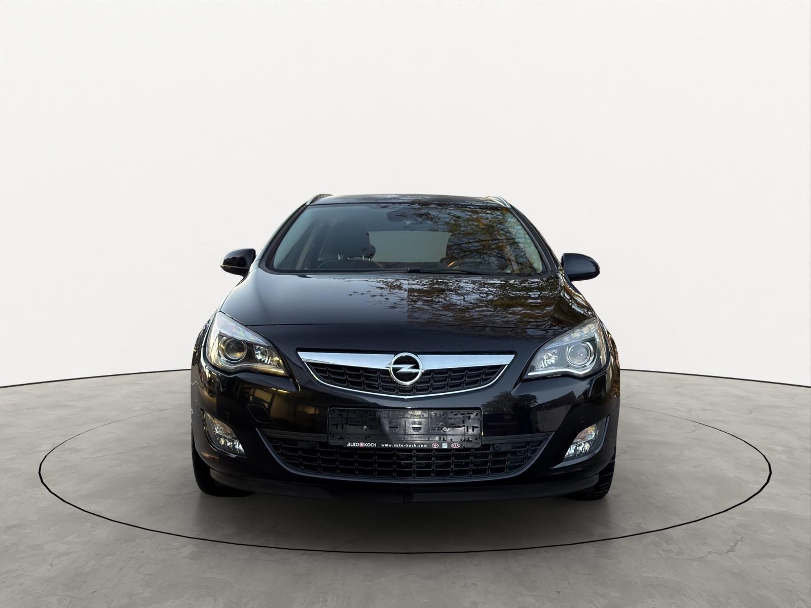 Opel Astra 2011 — photo 9