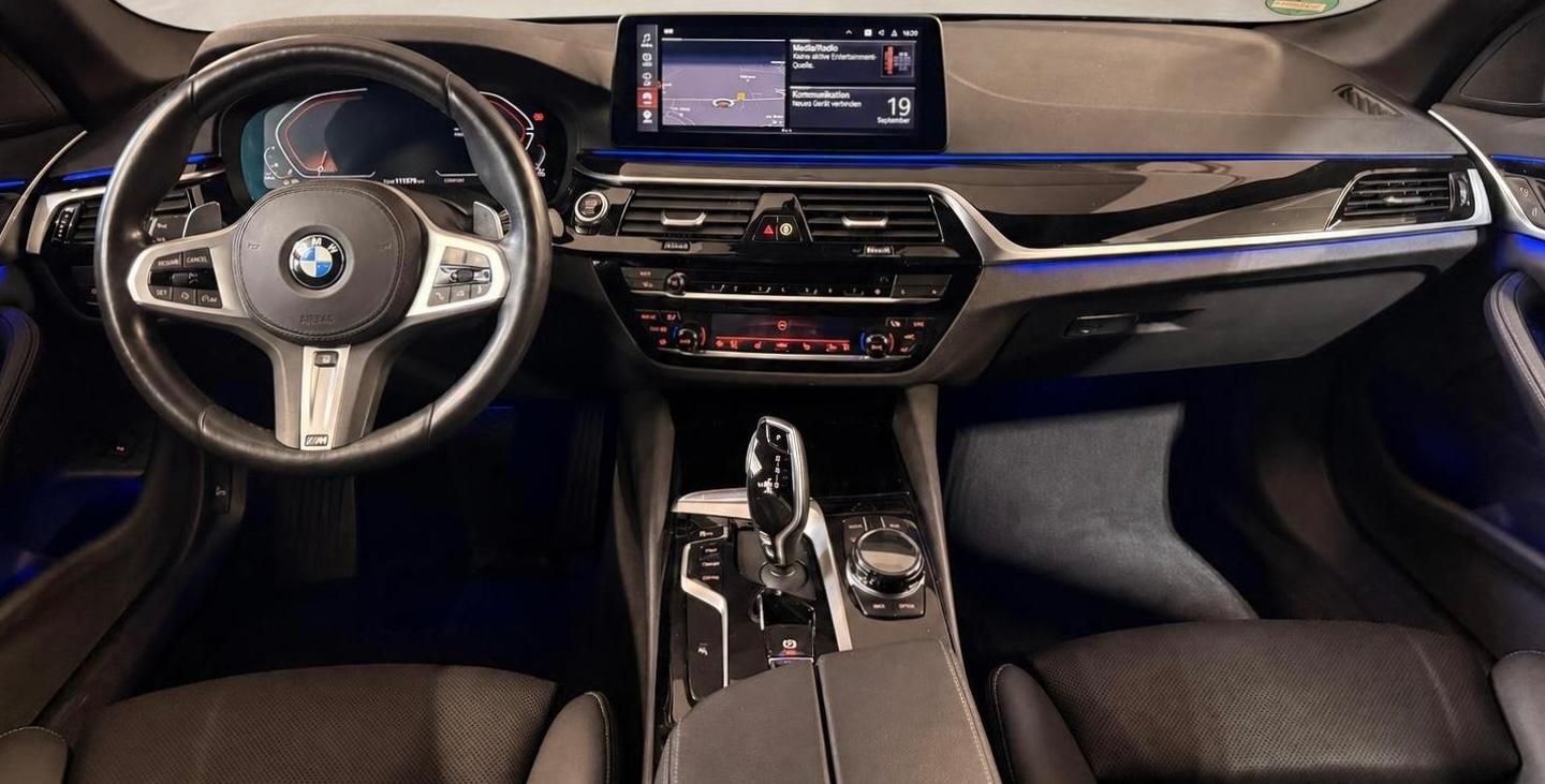 BMW 530d xDrive M-Sport PANO/AHK/LEDER/KEYLESS