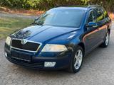 Skoda Octavia Combi 2.0 FSI Elegance -TüvNeu-Navi-Pdc - Skoda Octavia: Fsi