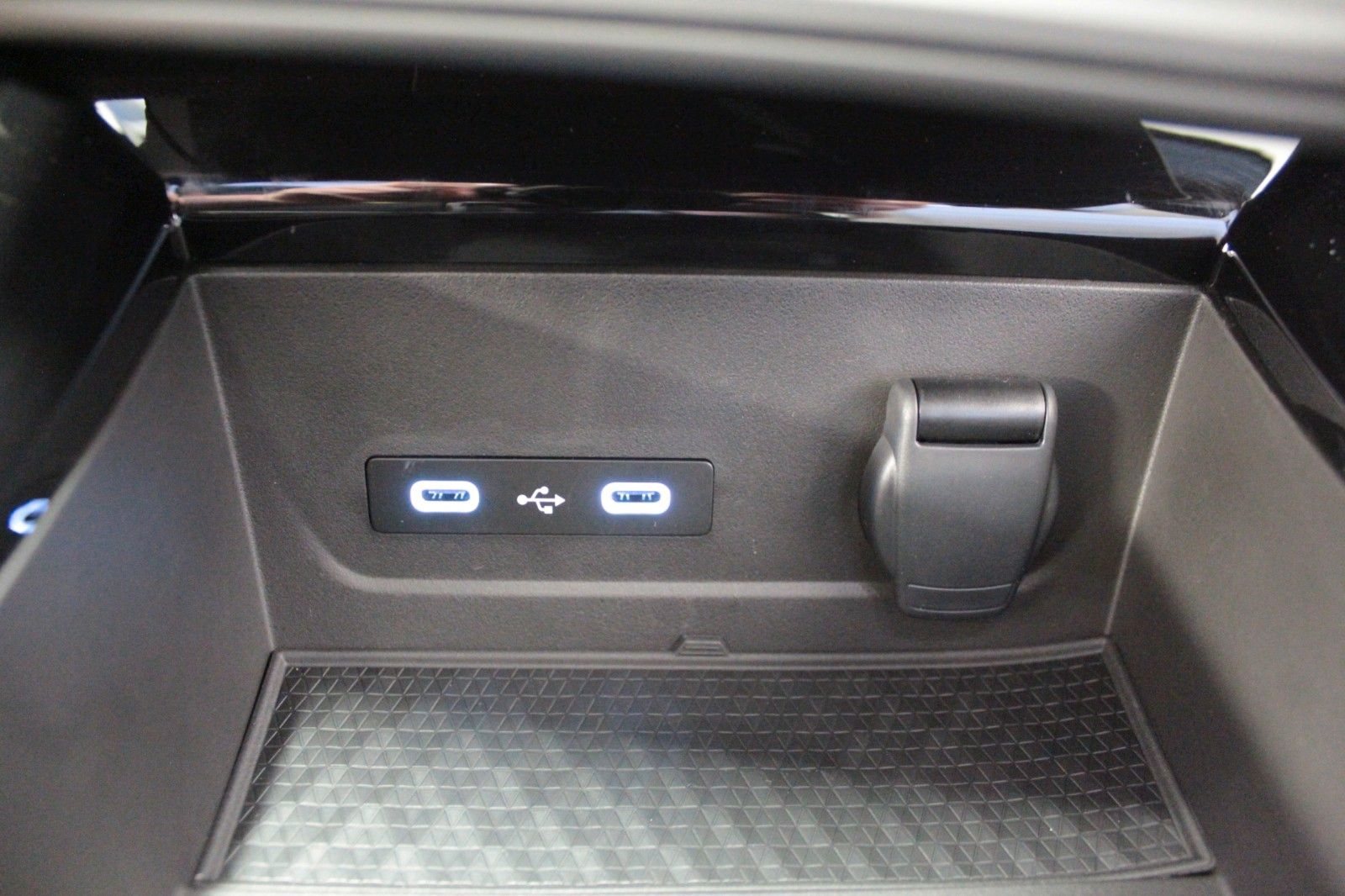 Fahrzeugabbildung Renault Espace E-Tech Full Hybrid 200 Iconic 5-Sitzer