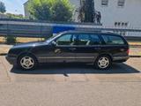 Mercedes-Benz Mercedes E280 Benzin - gebrauchte Mercedes-Benz E 280 aus dem Jahr 2000