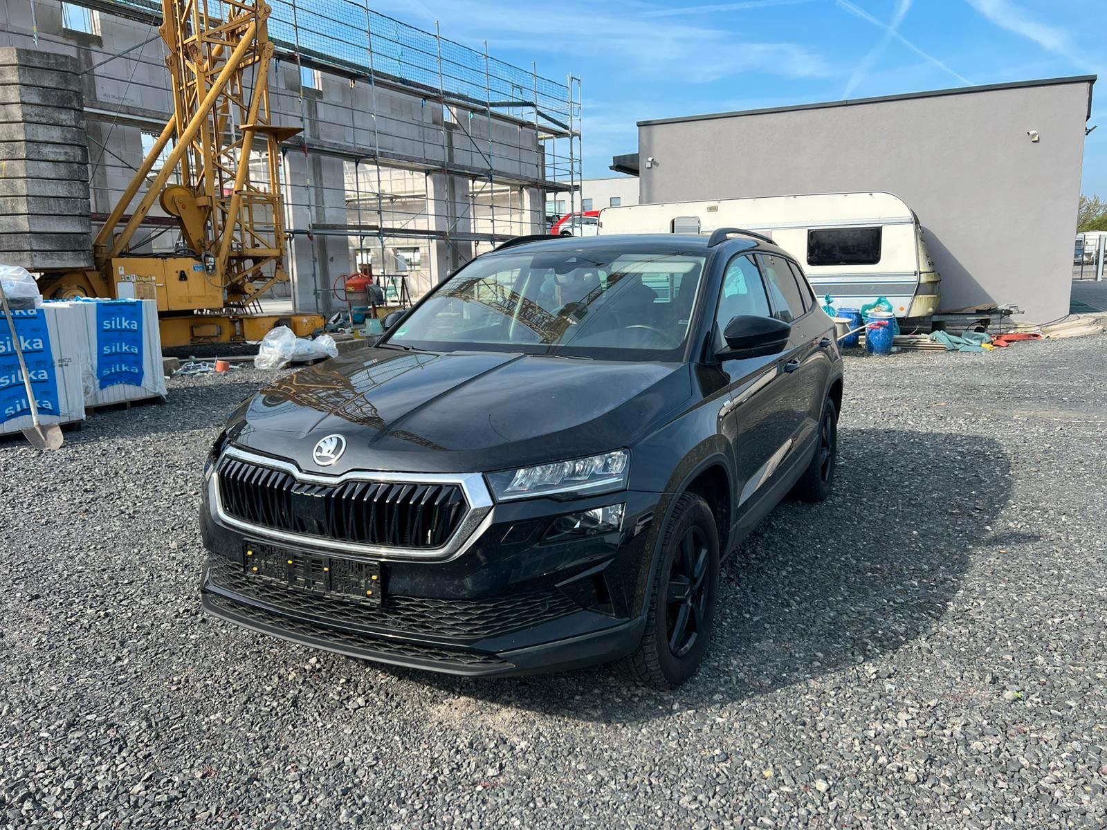 Skoda Karoq DSG 4x4 TOUR*AHK*TRAVEL.P*WINTER.P*KAMERA*