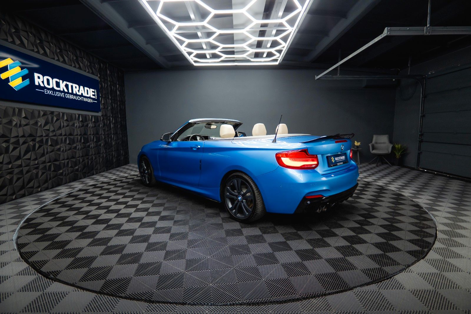 Fahrzeugabbildung BMW 230i Cabrio M-Sport Performance Shadow Line LED