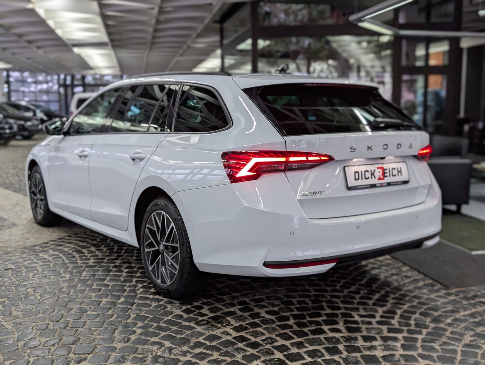 Fahrzeugabbildung SKODA Octavia 1.5 TSI mHEV Style ACC AHK 5J.-Garantie