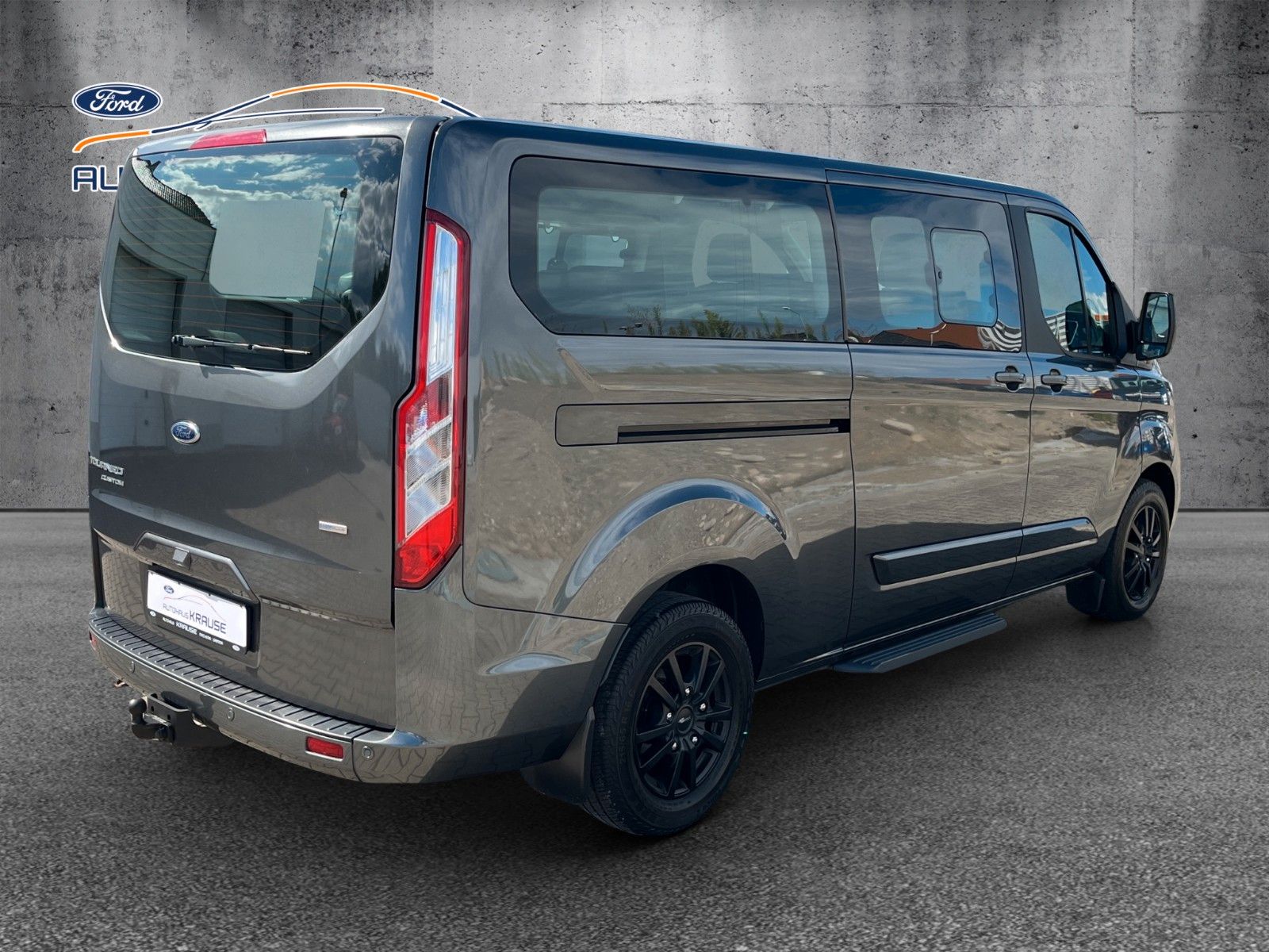 Fahrzeugabbildung Ford Titanium 320L2