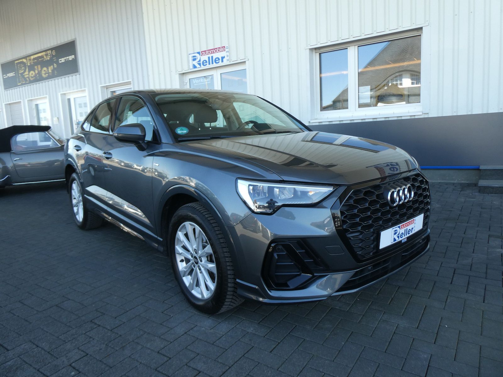 Audi Q3 45 TFSI e S line foto 1