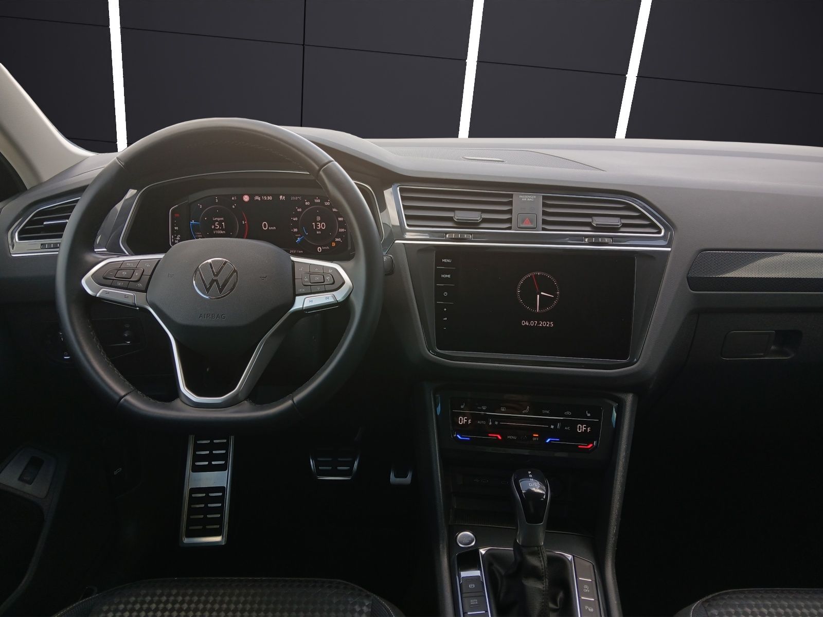 Fahrzeugabbildung Volkswagen Tiguan TDI United DSG Matrix Navi HUD AID ACC RF