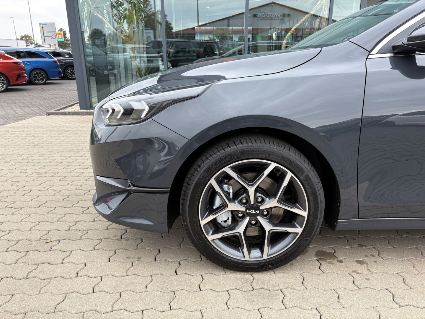 Fahrzeugabbildung Kia Ceed_sw Ultimate 1.5 T-GDI Mild-Hybrid P8, P9