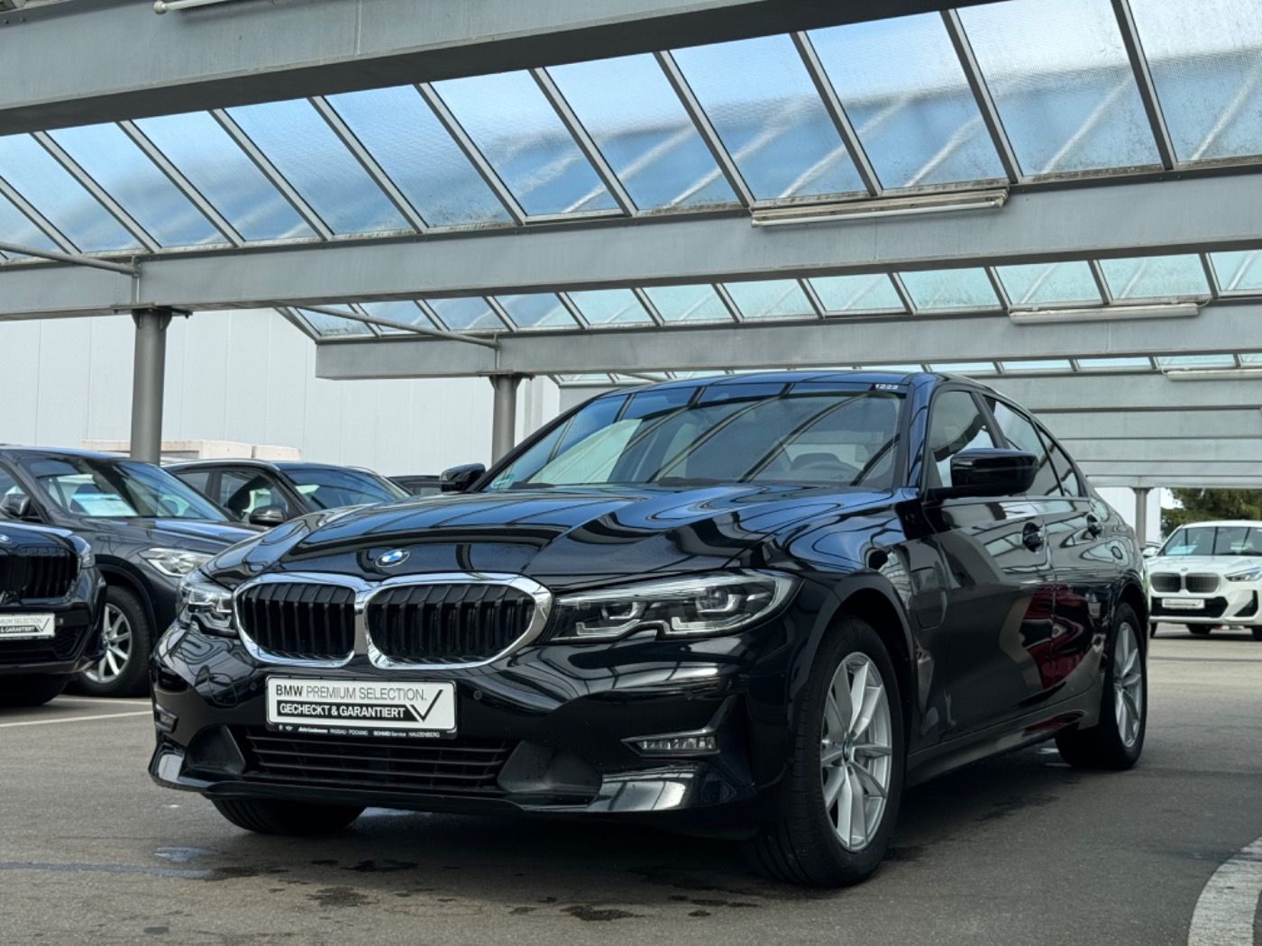 Fahrzeugabbildung BMW 330e Limousine Advantage LED 2 JAHRE GARANTIE