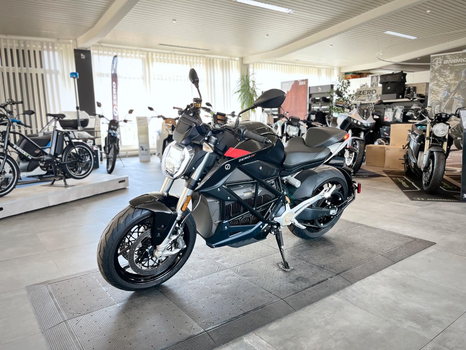 Zero SR MY2024 15,6 kWh black A2 DEAL *Black Week*