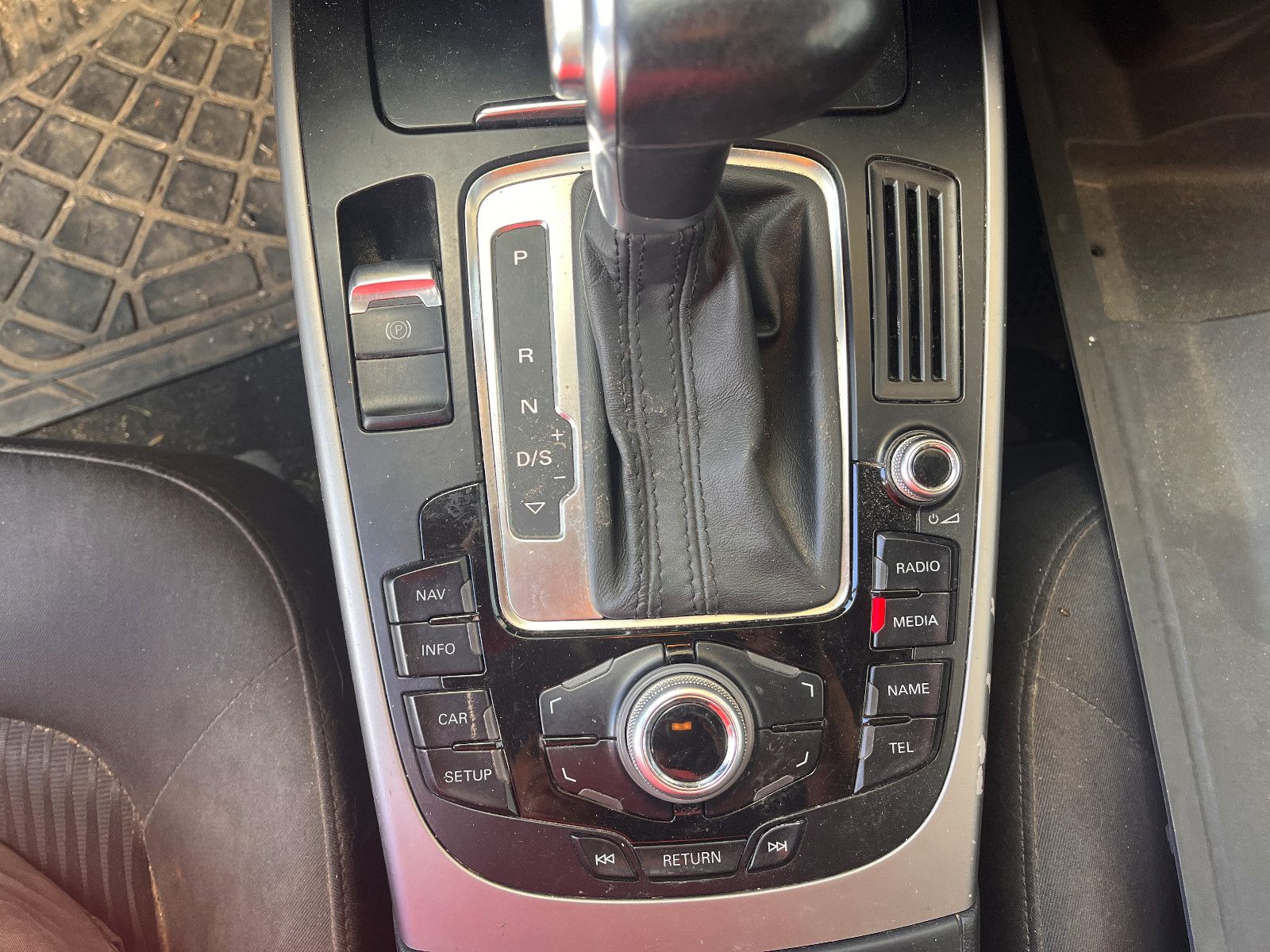 Fahrzeugabbildung Audi A4 Avant Attraction
