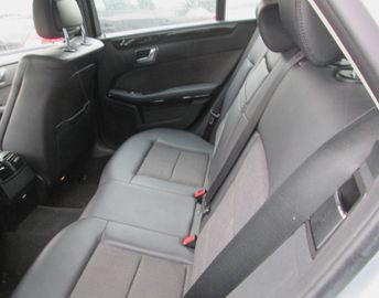 Mercedes E 220 - 7