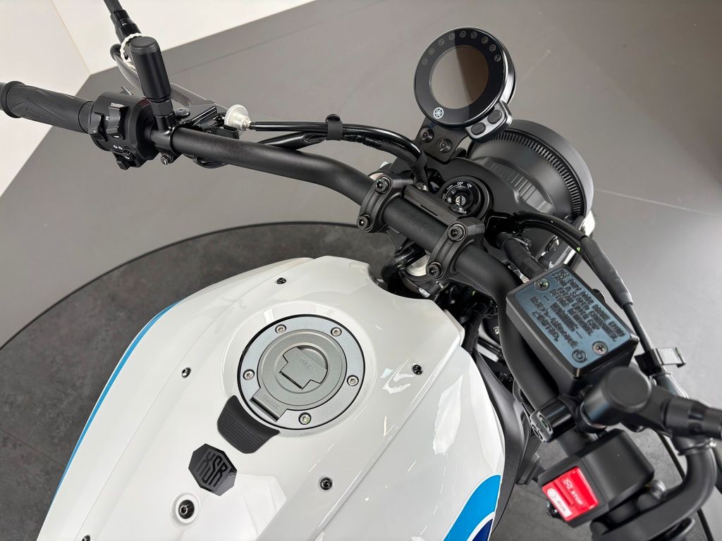 Fahrzeugabbildung Yamaha XSR 700 *SERVICE NEU *1. HAND *SCHECKHEFT