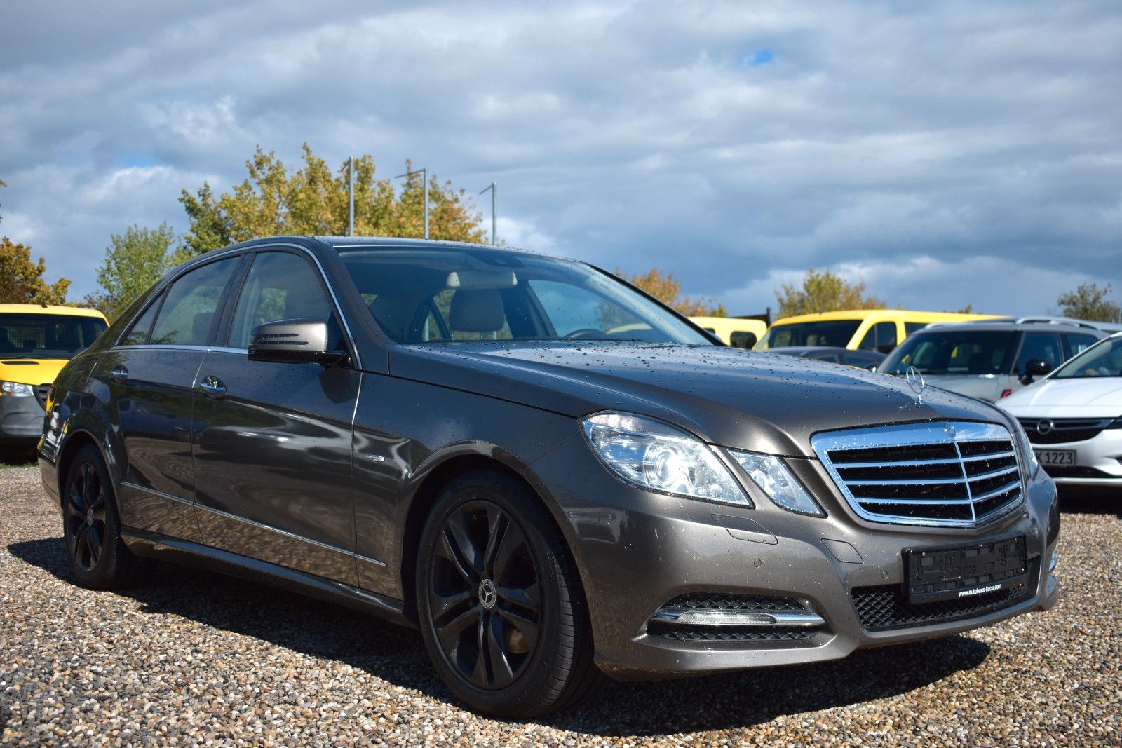 Fahrzeugabbildung Mercedes-Benz E 350 CGI Limousine STH/AHK/MEMORY/KEYLESS