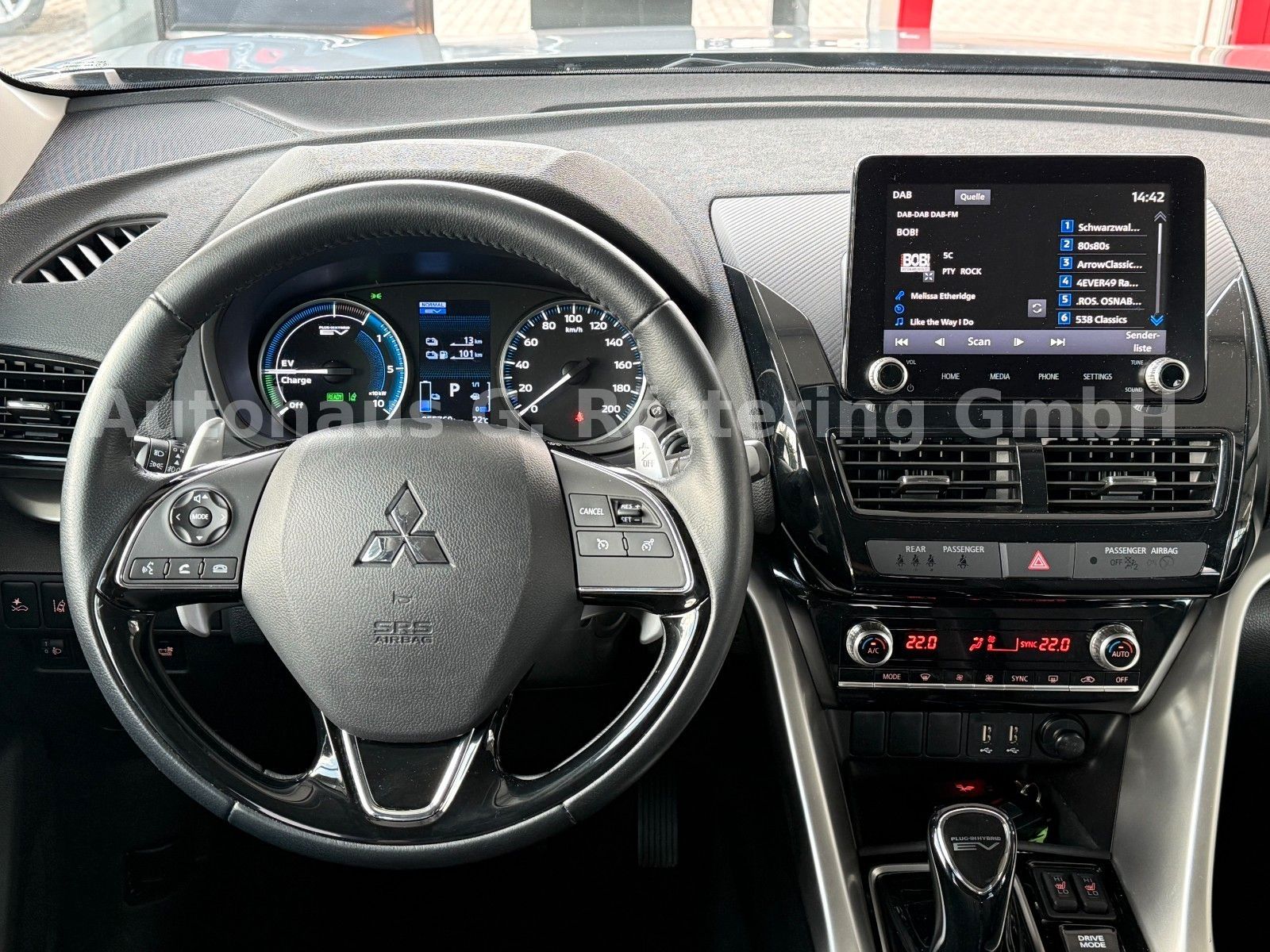 Fahrzeugabbildung Mitsubishi Eclipse Cross 2.4 PHEV 4WD +Kam +BT +SHZ +SOH97%