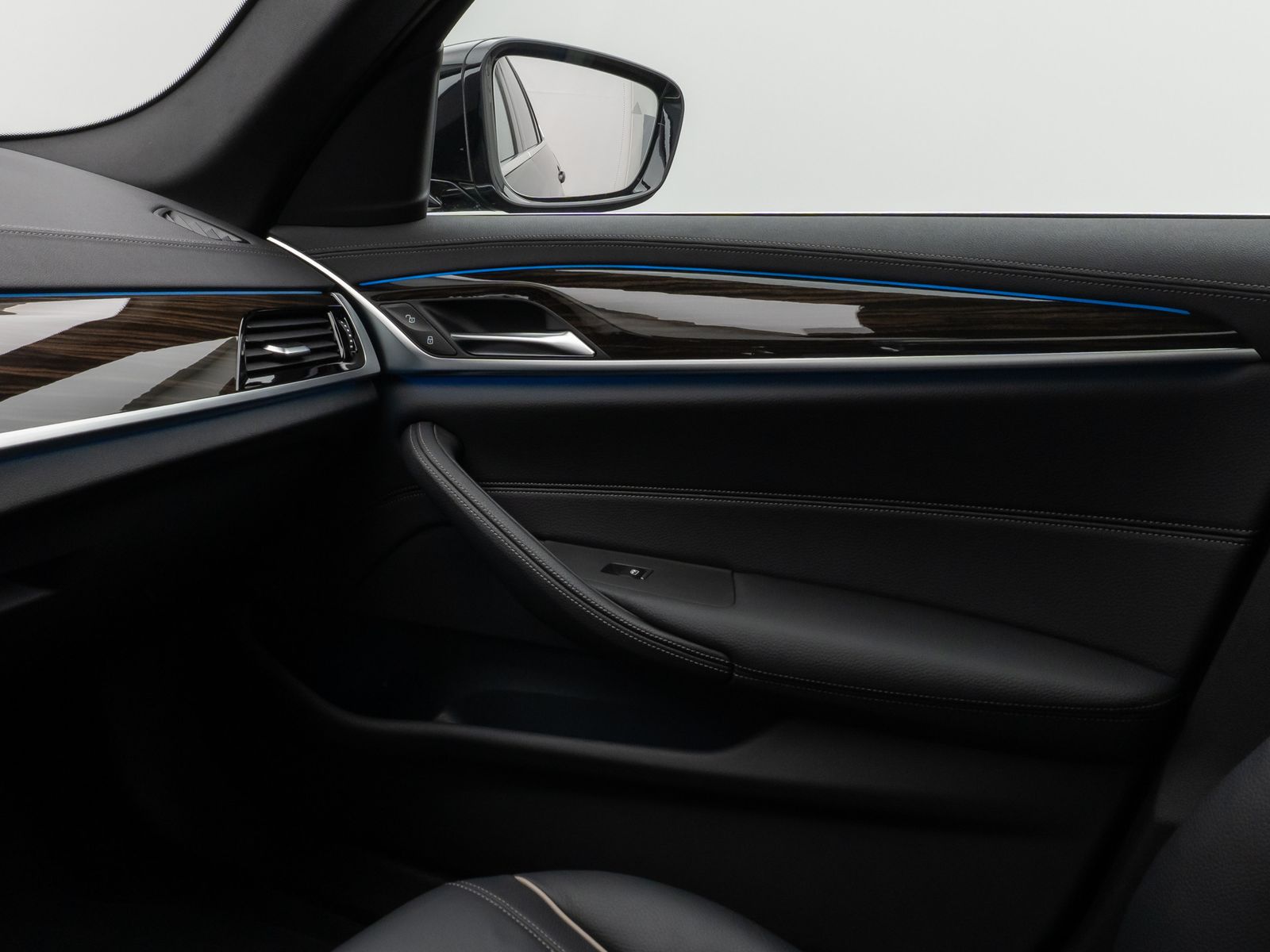 Fahrzeugabbildung BMW 530e Luxury Line Kamera DAB WLAN ACC Alarm LED