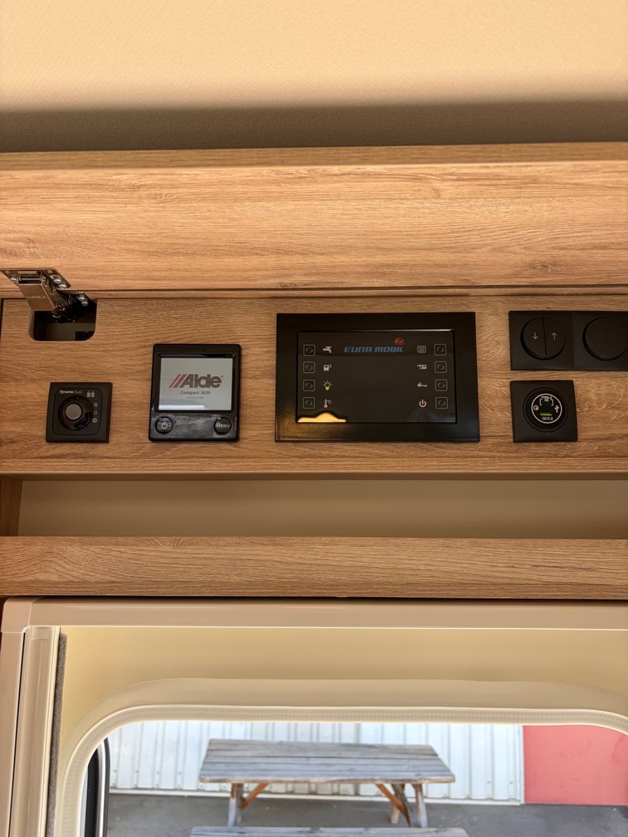 Fahrzeugabbildung Eura Mobil Integra Line 720 EF *Stauschränke / AT8*