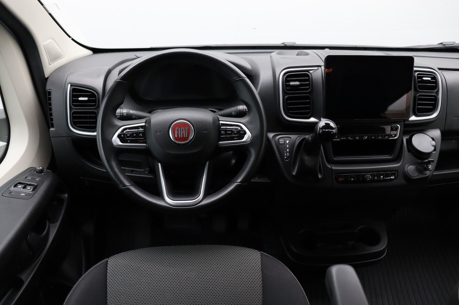 Fahrzeugabbildung Fiat Ducato 30 L1H1 2.2 Panorama - Komfort-Fahrersitz