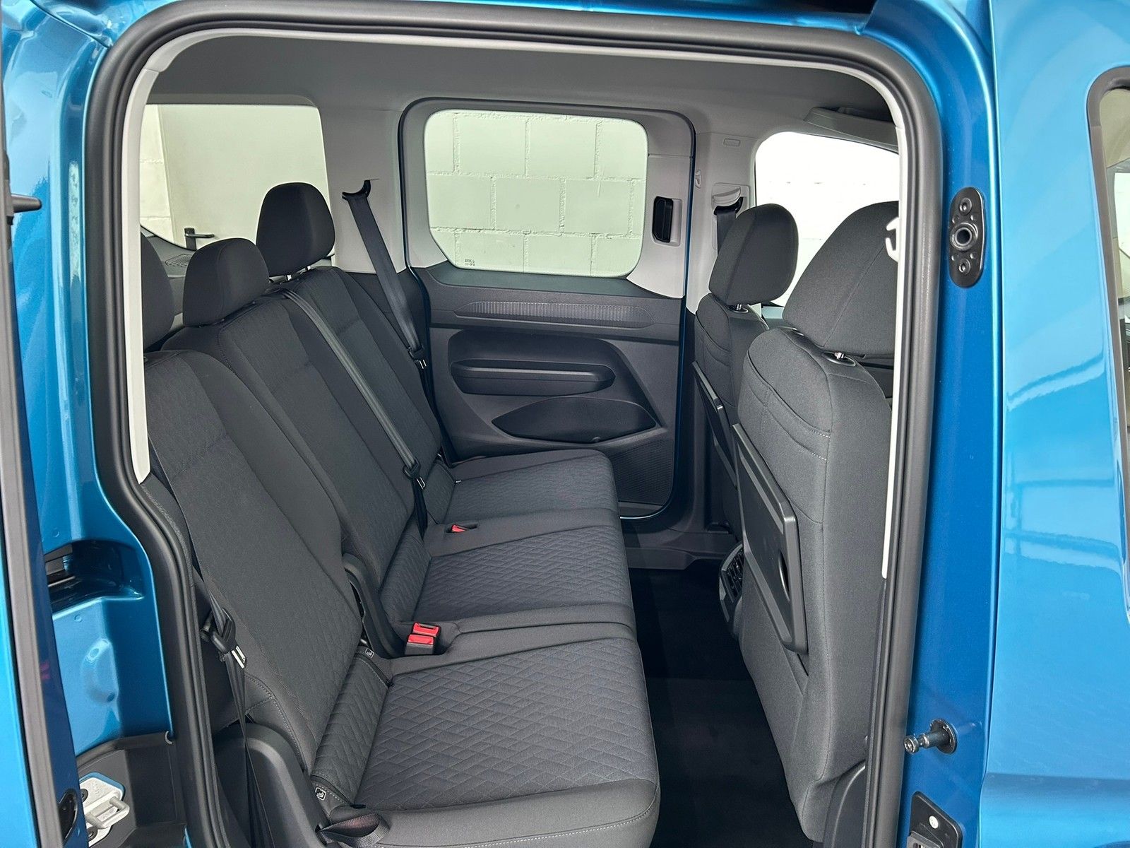 Fahrzeugabbildung Volkswagen Caddy Kombi Life 1,5 TSI +Designpaket+AppConnect