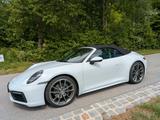 Porsche 992 Carrera Cabriolet Carrera - weiße Porsche 992