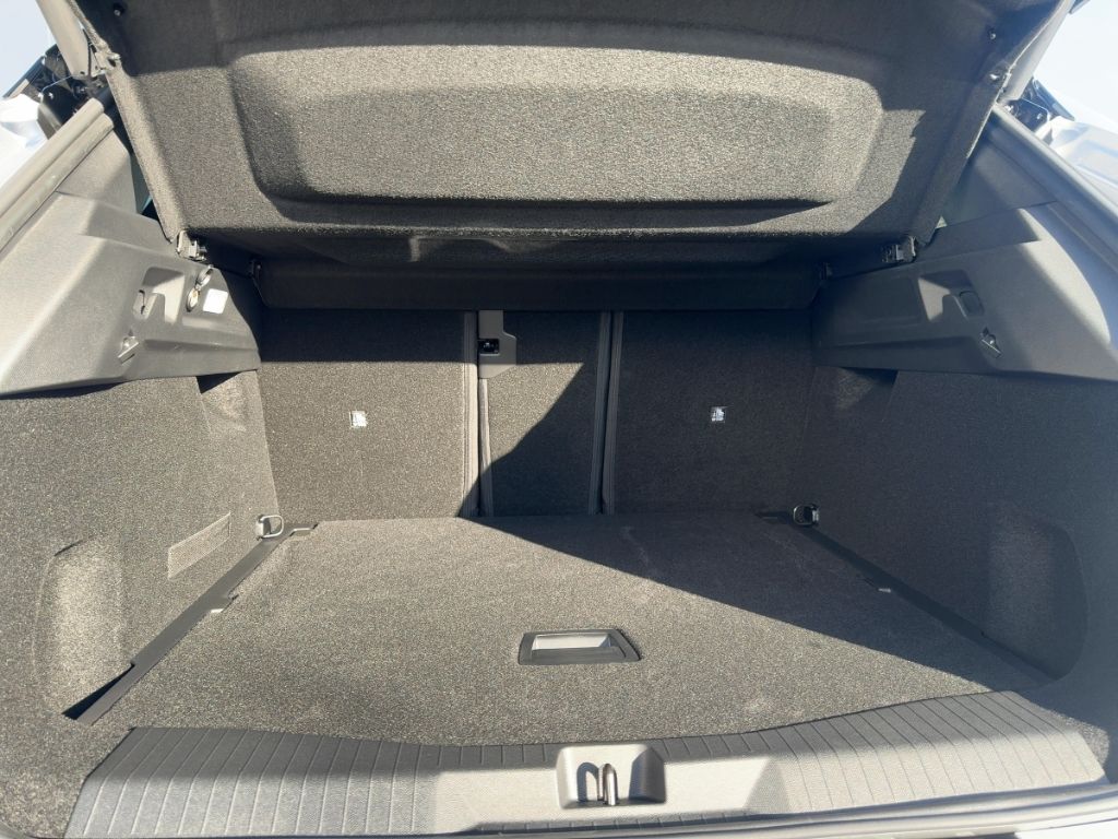 Fahrzeugabbildung Opel Grandland GS Komfort Paket Panoramadach Anhängek