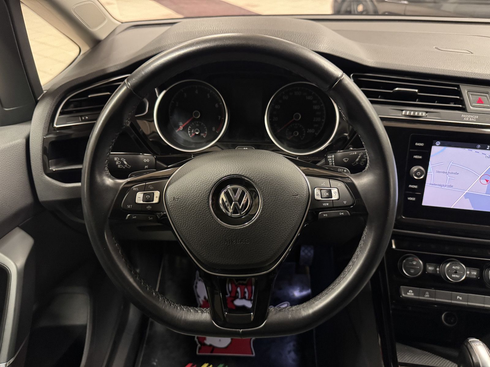 Fahrzeugabbildung Volkswagen Touran 1.5TSI Highline DSG/LED/Navi/ACC/bhz.FS/