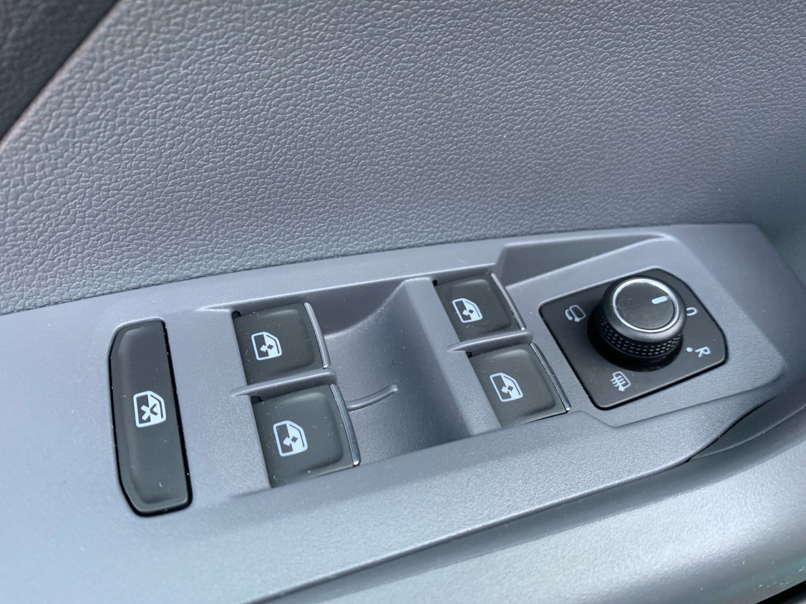 Fahrzeugabbildung Volkswagen T-Cross 1.0 TSI United OPF 1Hd