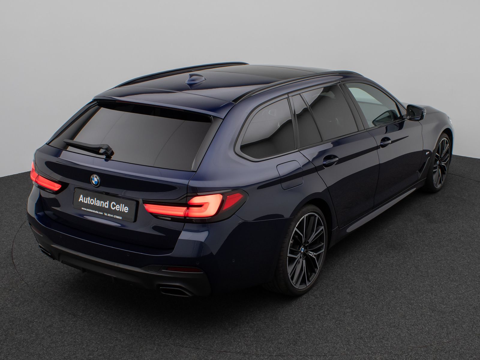 Fahrzeugabbildung BMW 540d xD M Sport Panoram Kamer HUD H/K TV Massage