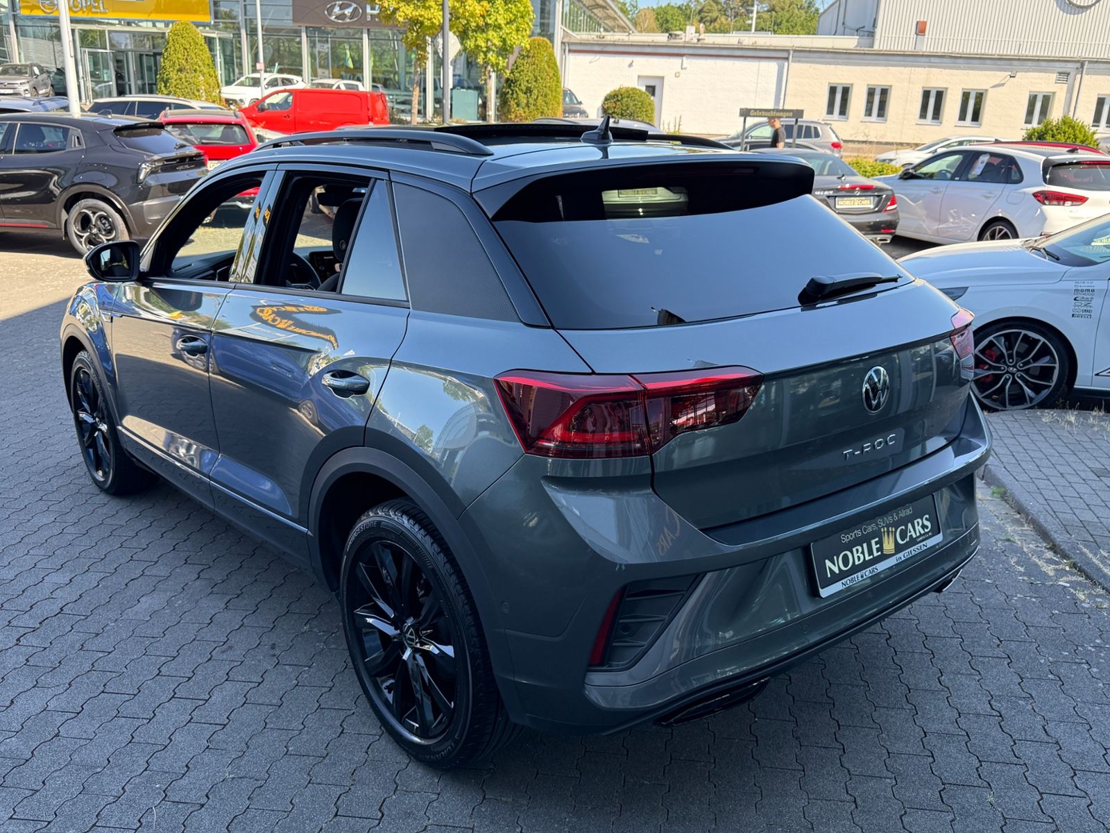 Fahrzeugabbildung Volkswagen T-Roc R-Line 1.5 l TSI  PANO ACC LED NAVI