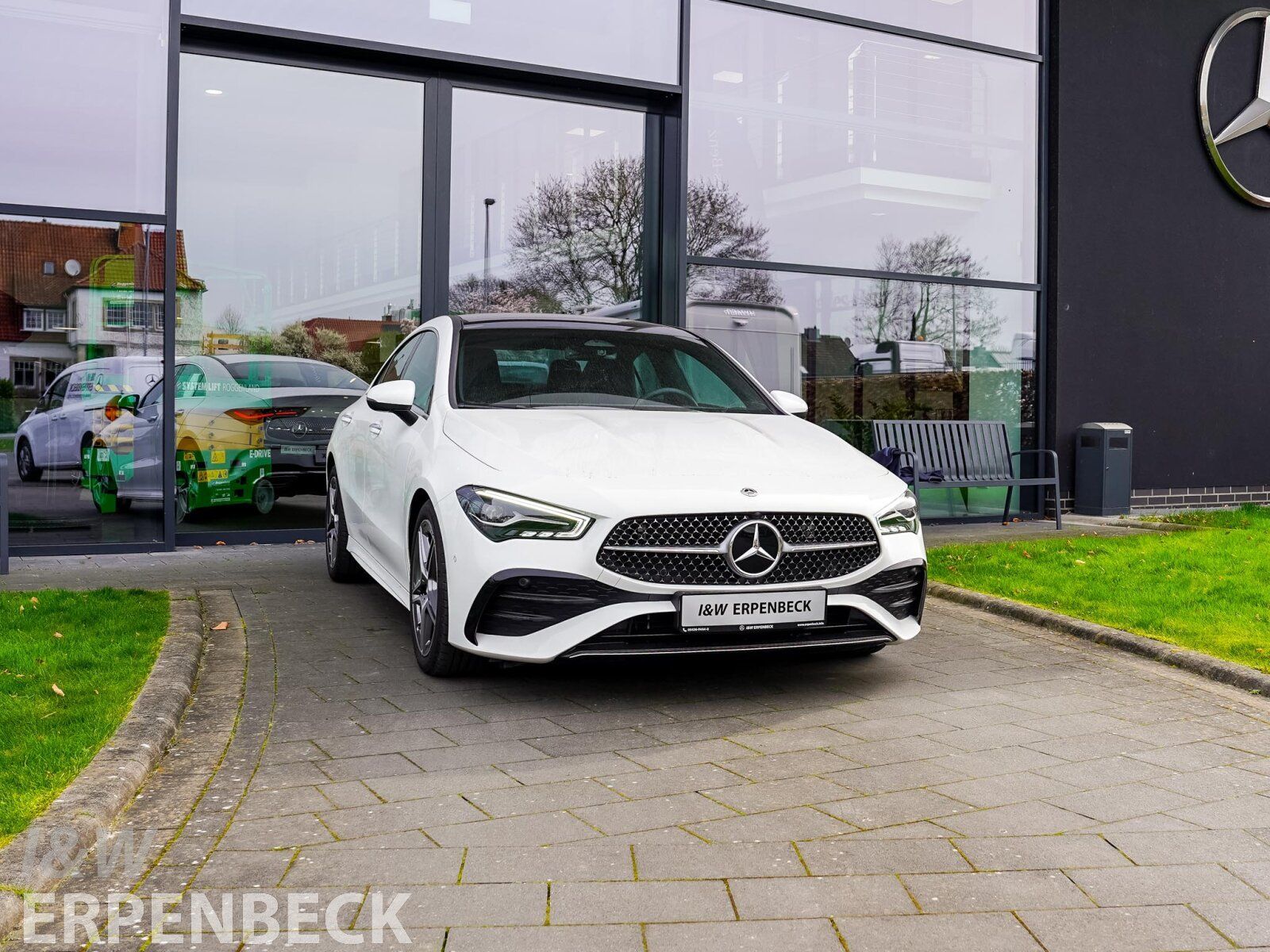 Fahrzeugabbildung Mercedes-Benz CLA 180 Coupé AMG Premium Pano Keyless LED