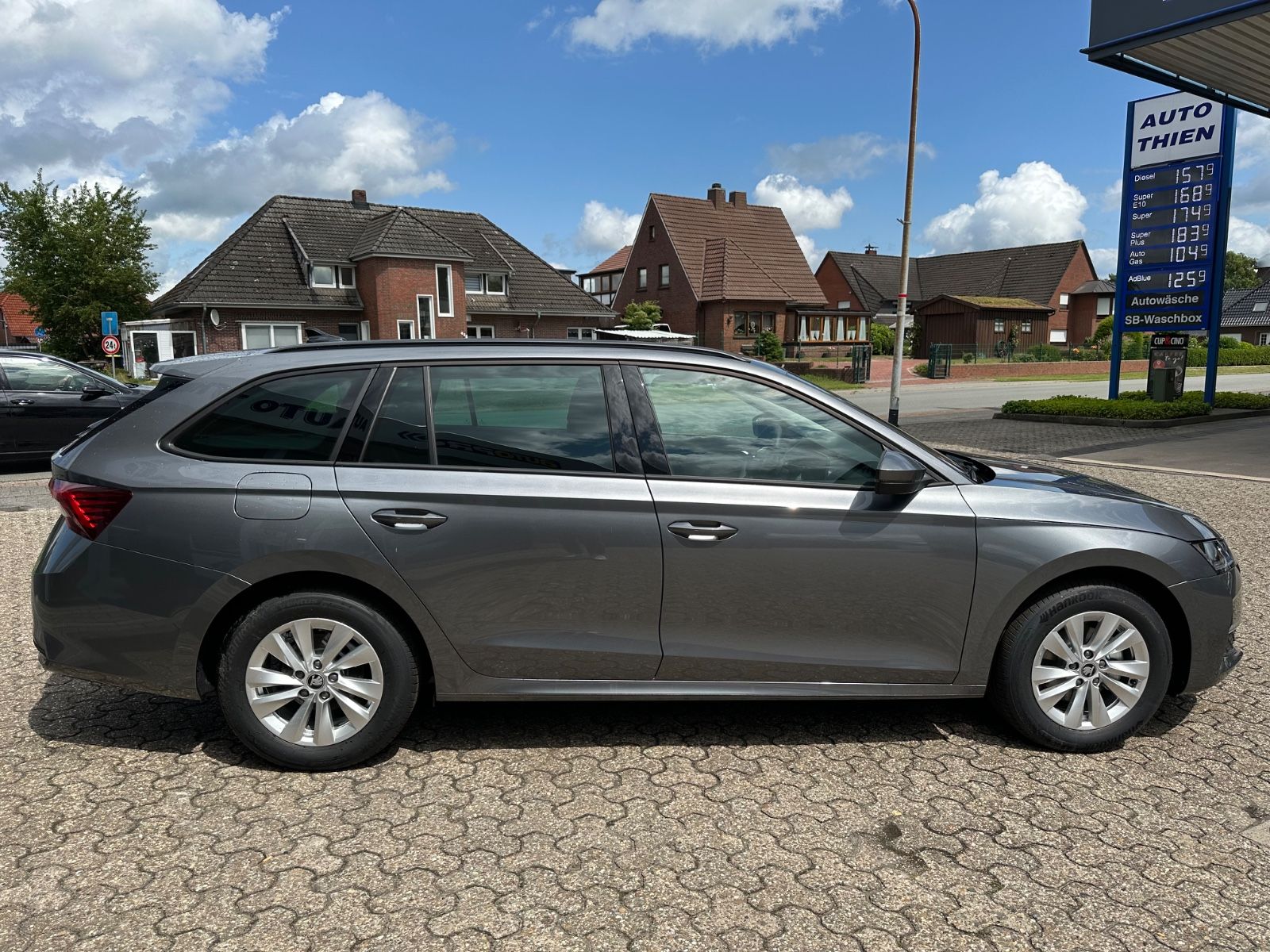 Fahrzeugabbildung SKODA Octavia Combi 1.5 TSI Selection DSG ACC/AHK/LED