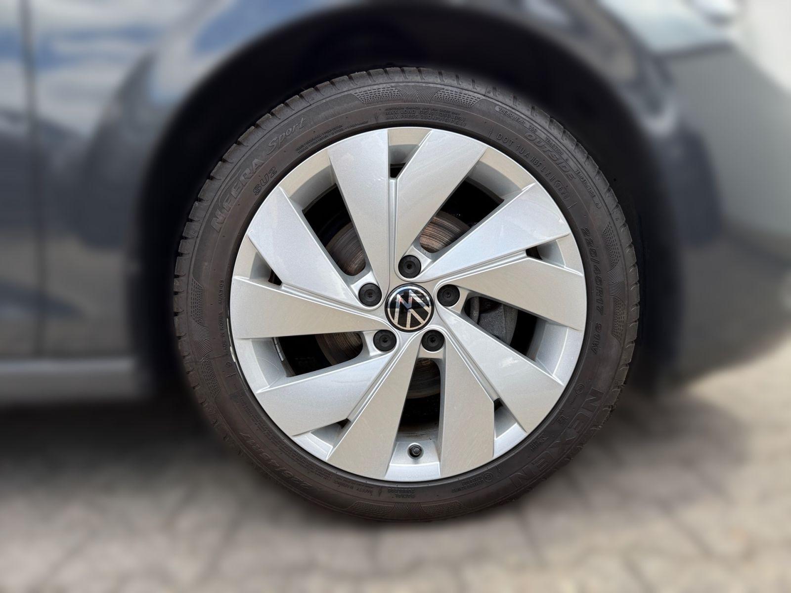 Volkswagen Golf VIII 1.5 eTSI DSG Style NAVI LED APP ERGO