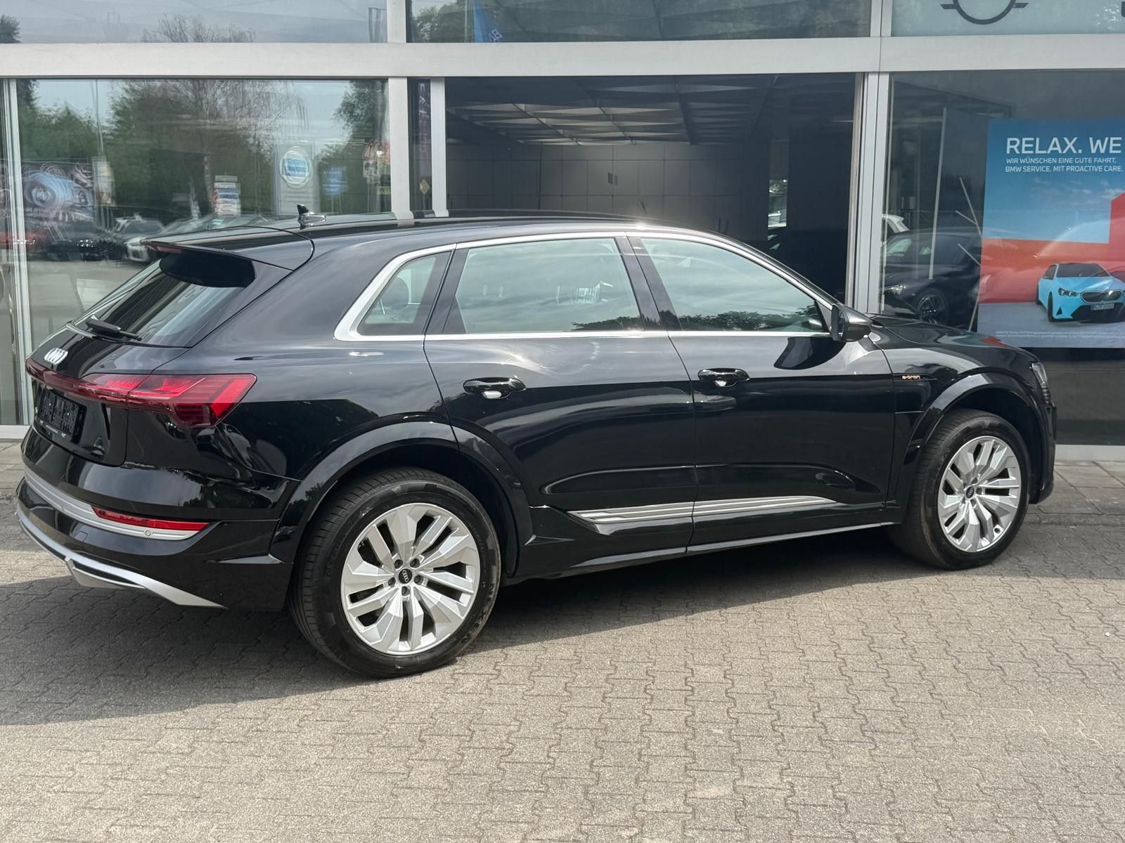 Fahrzeugabbildung Audi e-tron S QUATT 2X S LINE LUFT+MEMO+NAVI+LED+PDC+