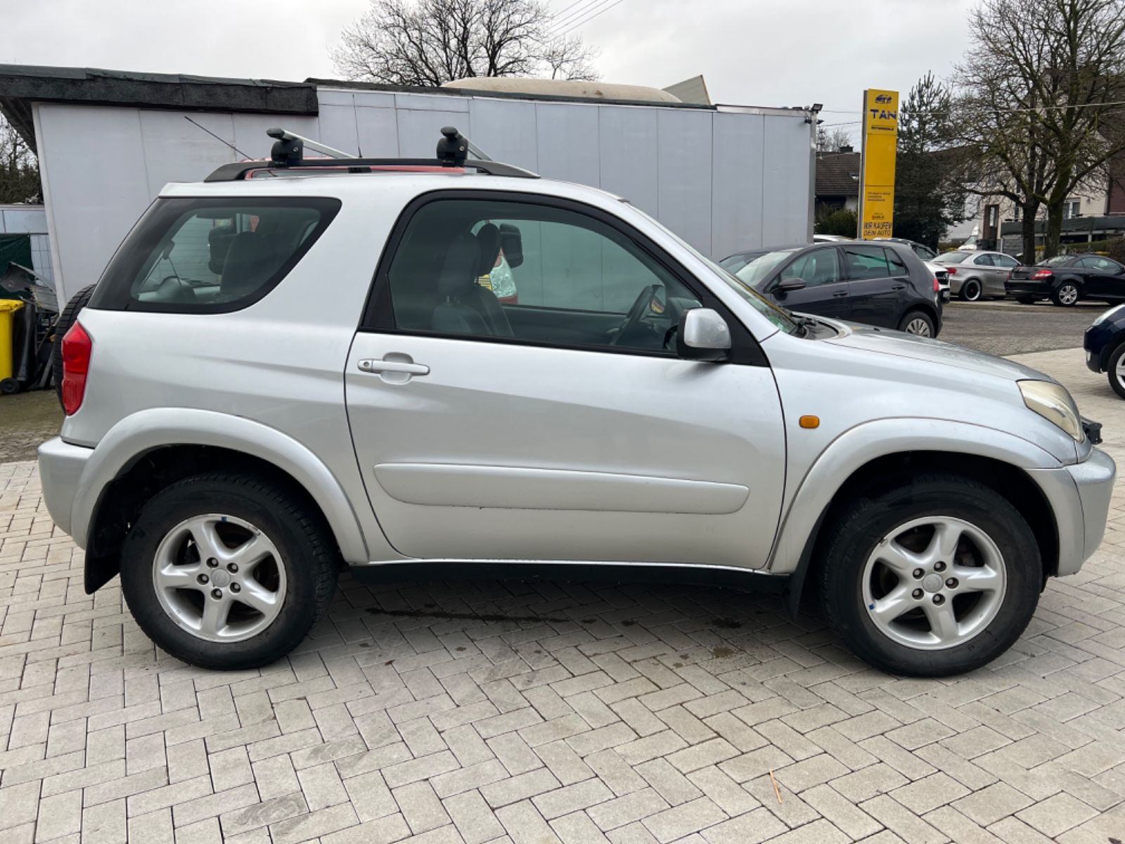 Fahrzeugabbildung Toyota RAV 4 2.0 4x4