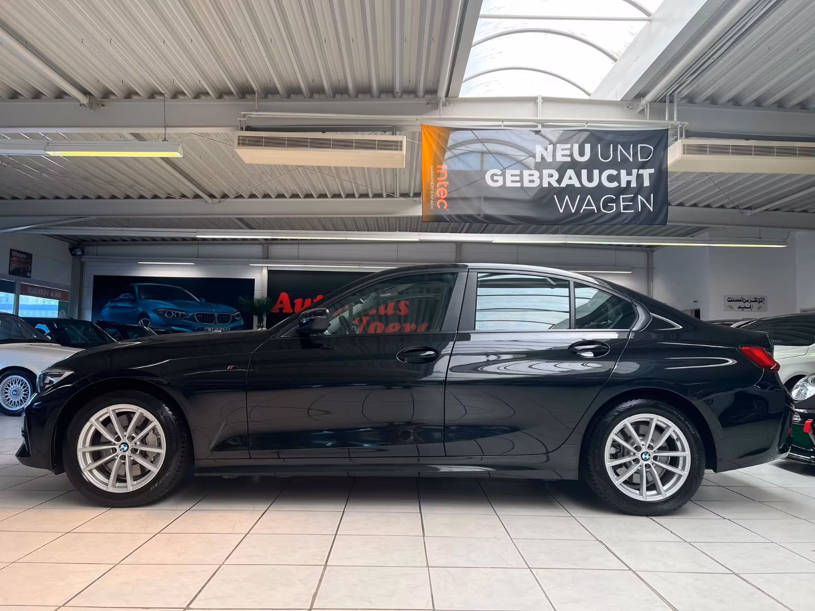 BMW 330 i Advantage Automatik /NAVI/SHZ/MULTI/TOP