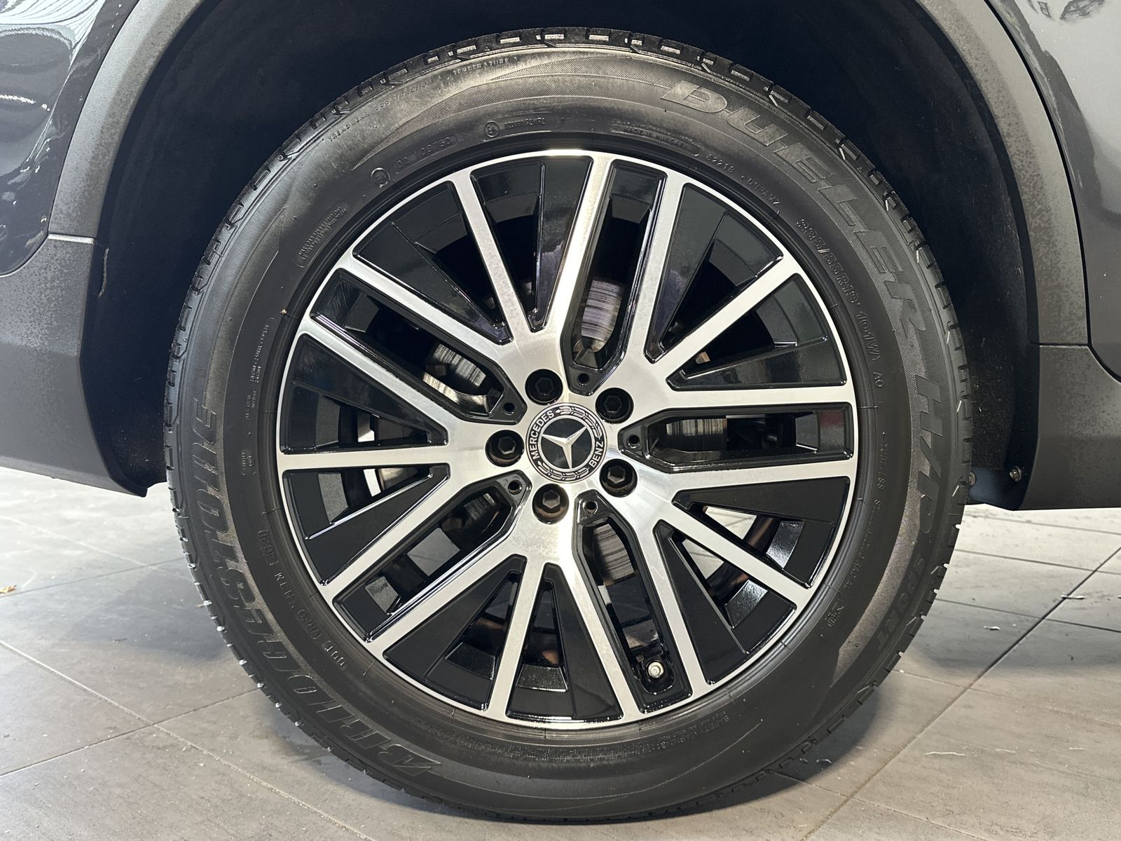 Fahrzeugabbildung Mercedes-Benz GLC 300e 4Matic Luxury NAV+LED+PANO+19ZOLL+1HD