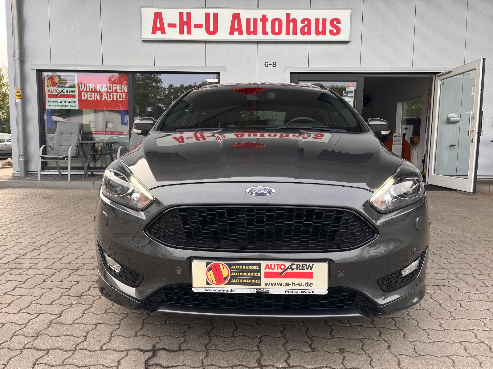 Fahrzeugabbildung Ford Focus Turnier ST-Line 1.5 Turbo Automatik