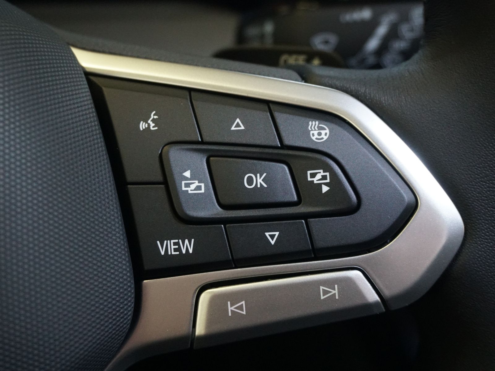 Fahrzeugabbildung Volkswagen Golf VIII Variant Style 1.5 eTSI DSG *AHK, LED,