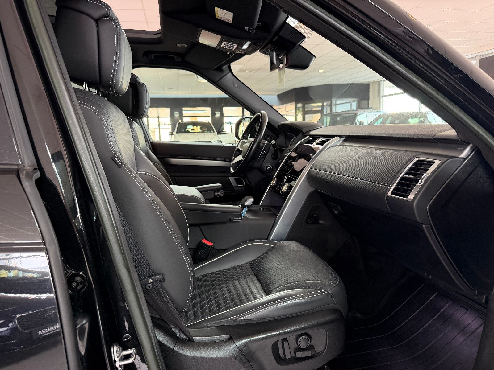 Fahrzeugabbildung Land Rover Discovery 5 R-Dynamic HSE D250 c AWD/PANO/MEMORY