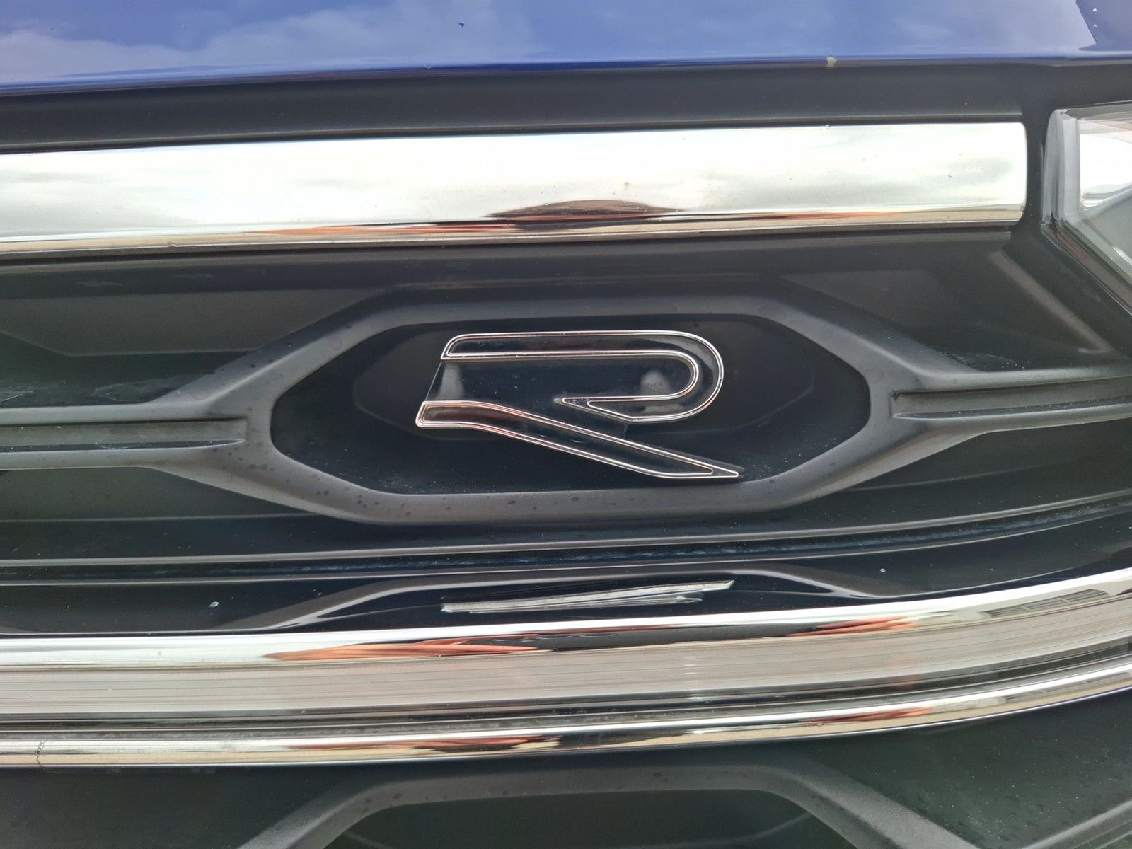 Fahrzeugabbildung Volkswagen T-Roc TSI R-Line DSG Matrix Navi AID ACC Park-As