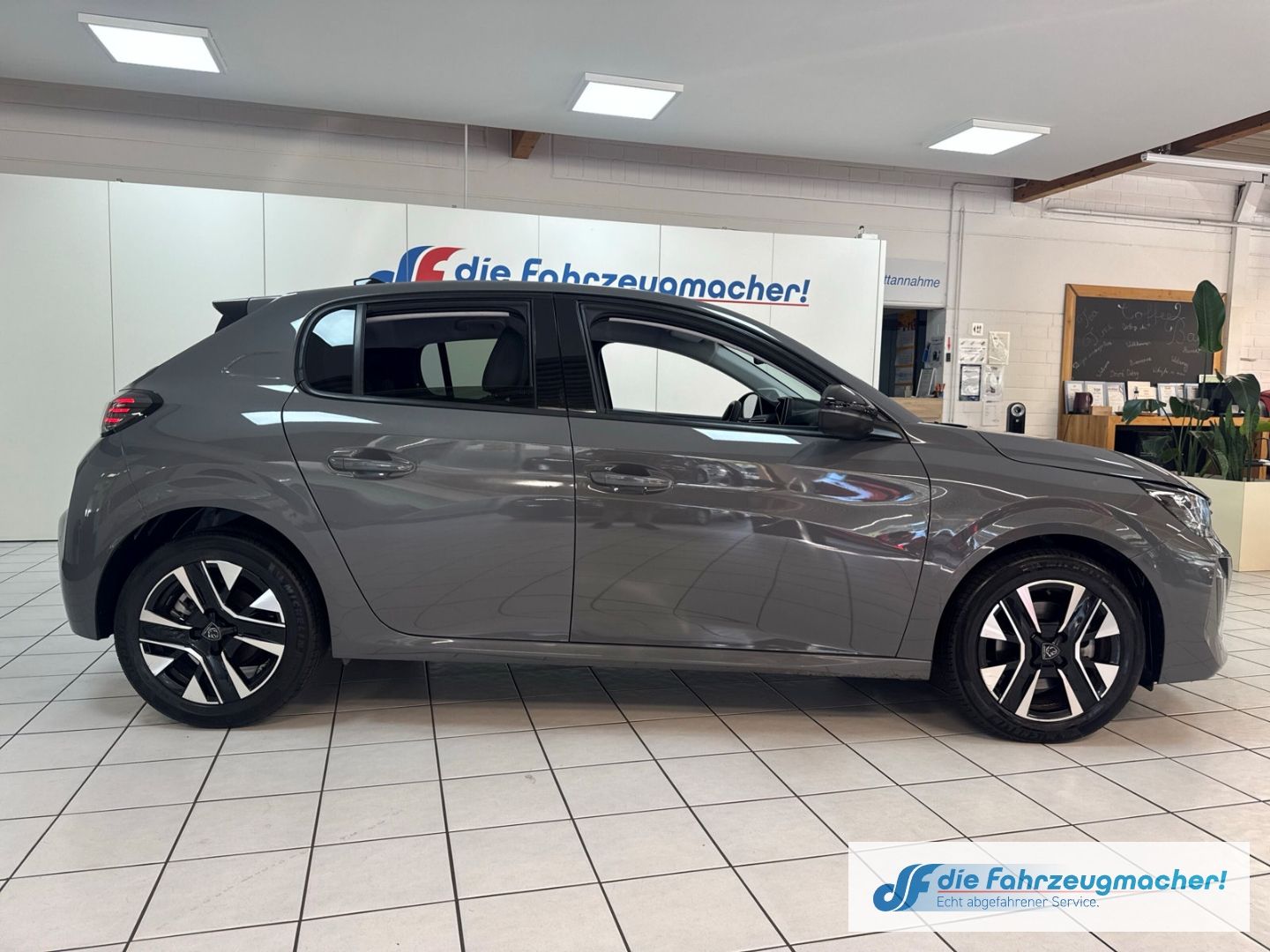 Fahrzeugabbildung Peugeot 208 Allure Navi Digitales Cockpit LED Apple CarP