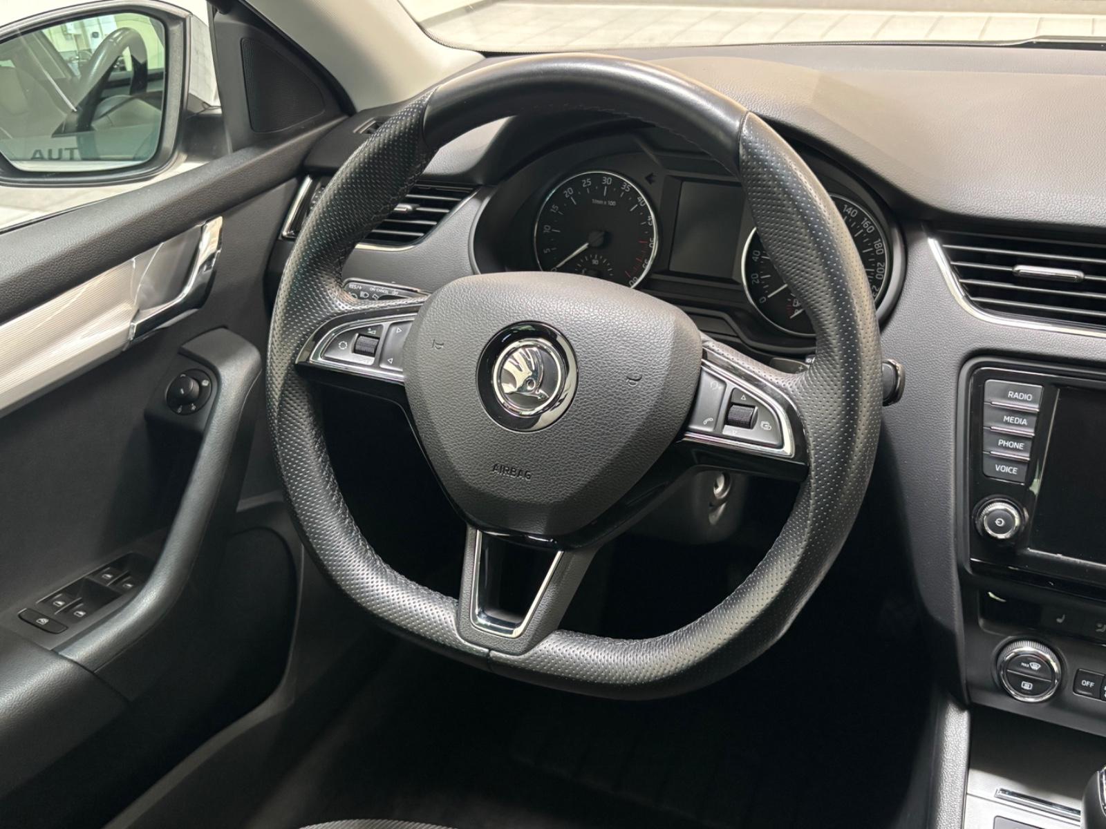 Skoda Octavia 2.0 TDI,Automatik,Scheckheft,Teilleder