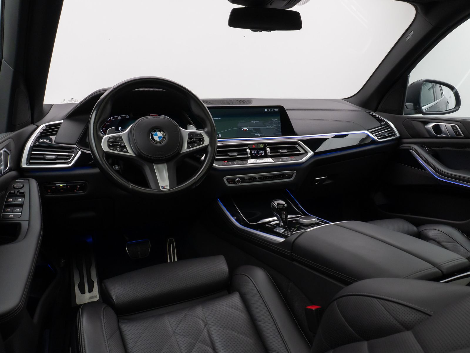 Fahrzeugabbildung BMW X5 xD40d M Sport Panorama 360° HUD DAB HiFi AHK