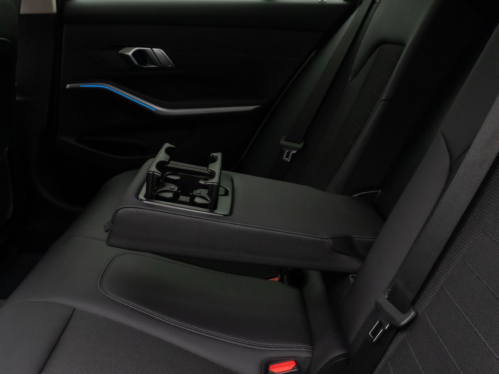 Fahrzeugabbildung BMW 320i DAB Leder MSport AHK Lenkradheizung Sport